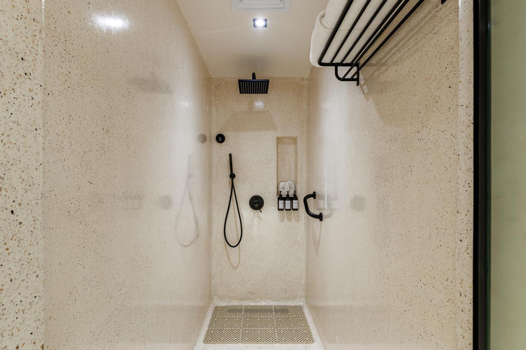 Suite Deluxe fronte spiaggia con piscina